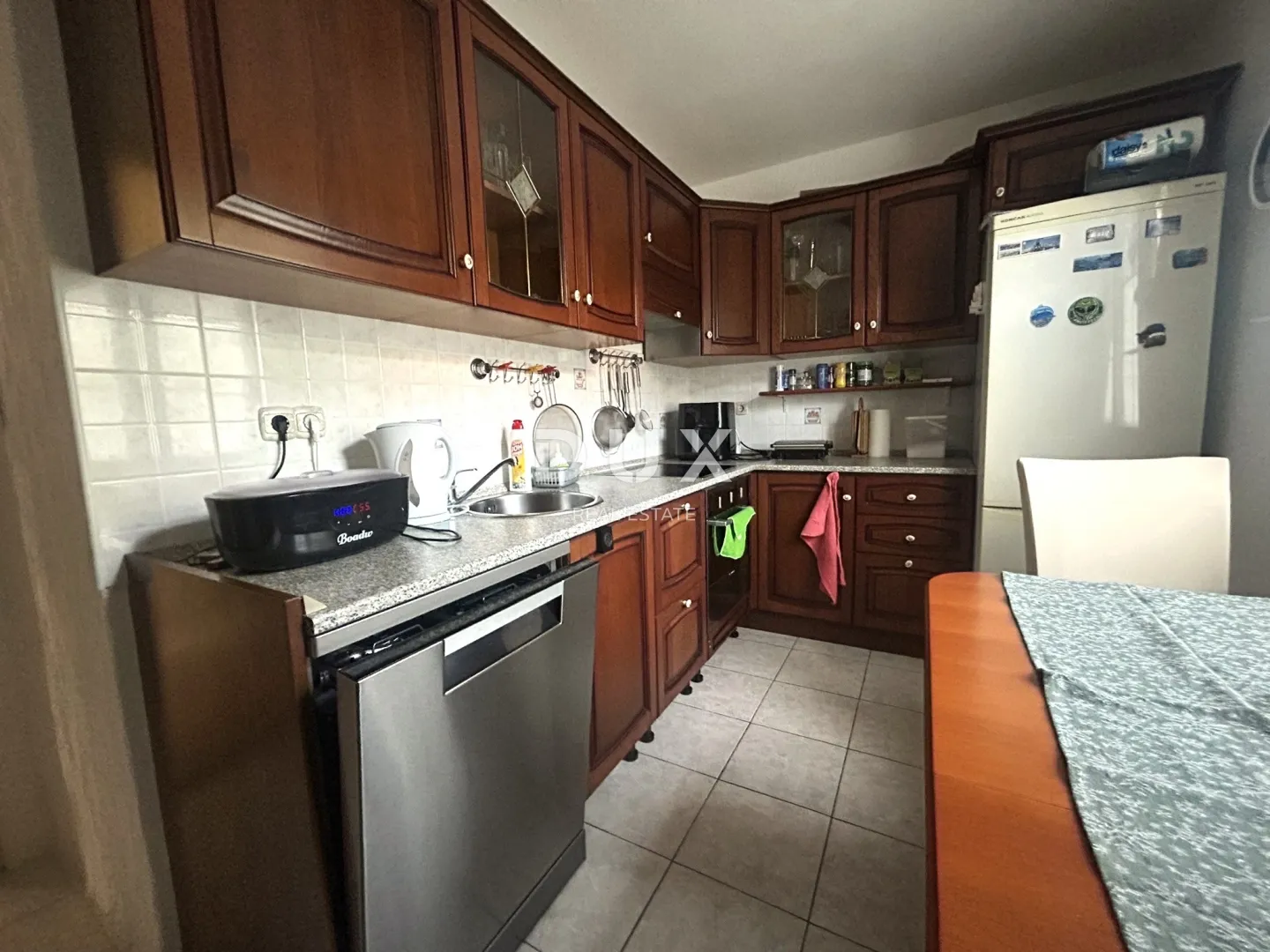 dalmacija, vodice – trosoban stan u prizemlju, 450m od plaže, parking, podrum, vrt - slika 6