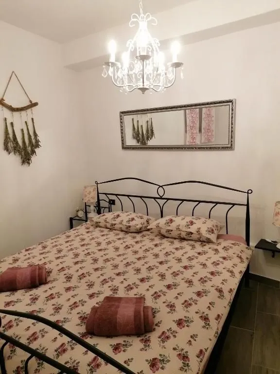 istra,buzet(okolica)-simpatična kamena kuća s predivnim pogledom - slika 12