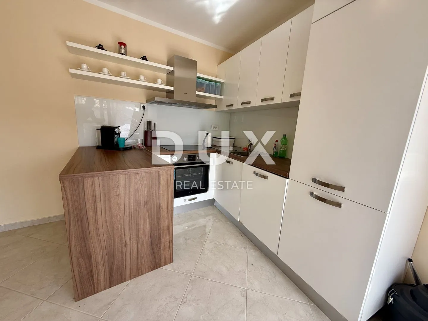 crikvenica - trosobni apartman s garažom! - slika 4