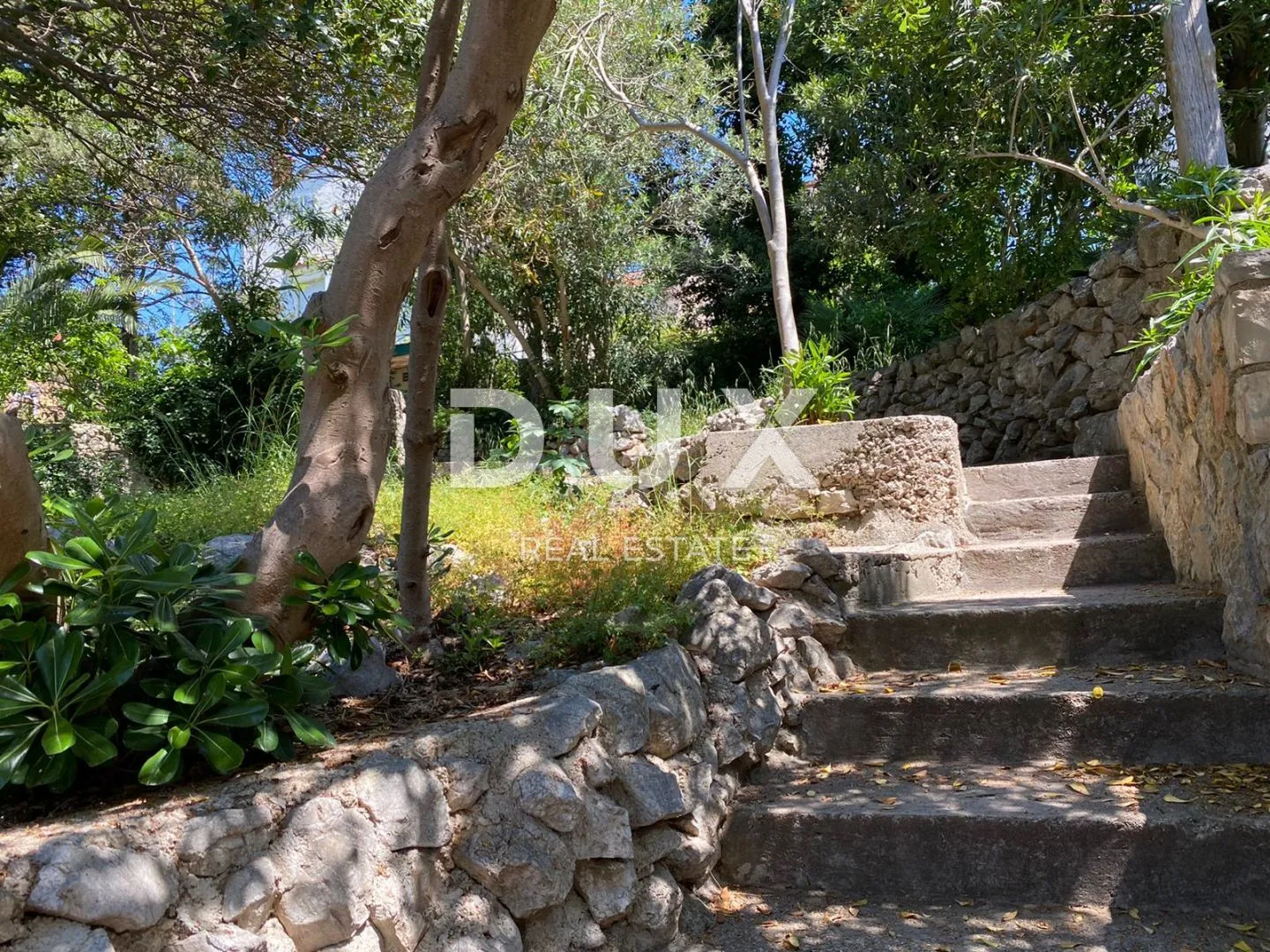 mali lošinj, kuća sa dva stana i uređenom okućnicom 170m2 - slika 2