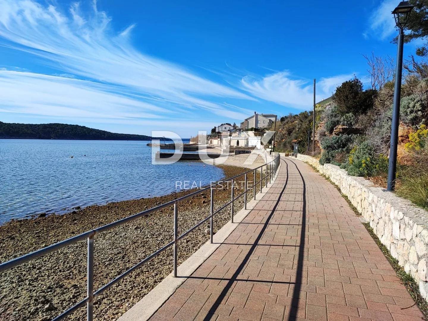 otok rab, barbat - samostojeća apartmanska kuća na odličnoj lokaciji - slika 48