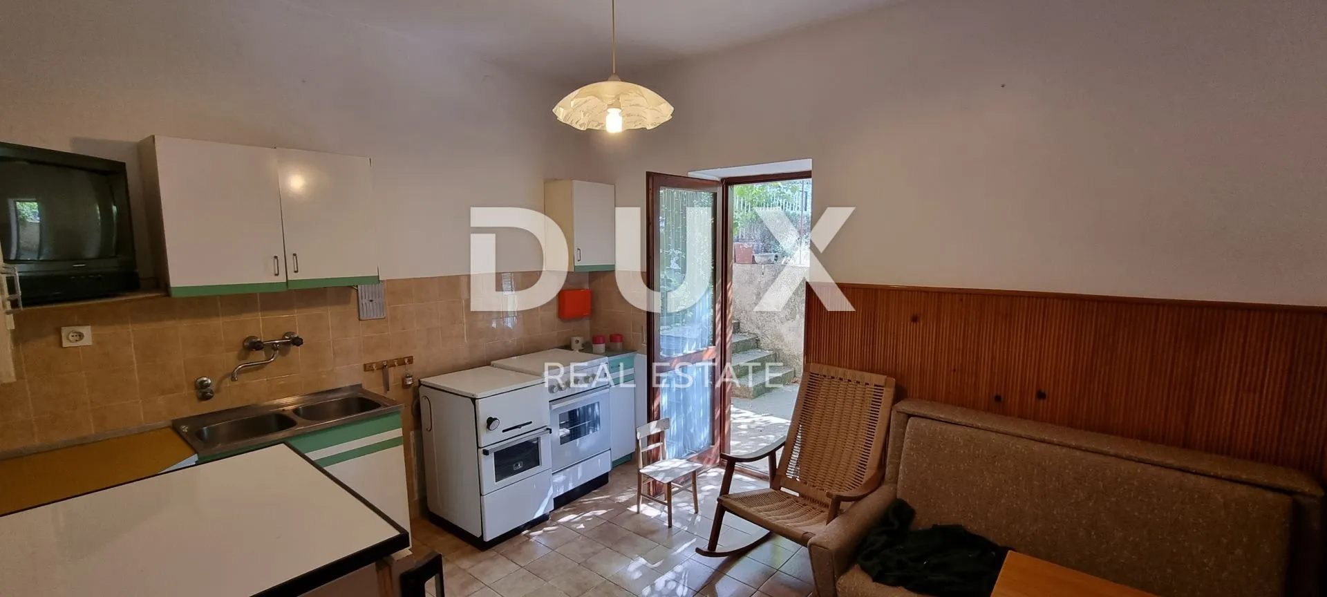 senj - kuća sa prostranom okućnicom - slika 7