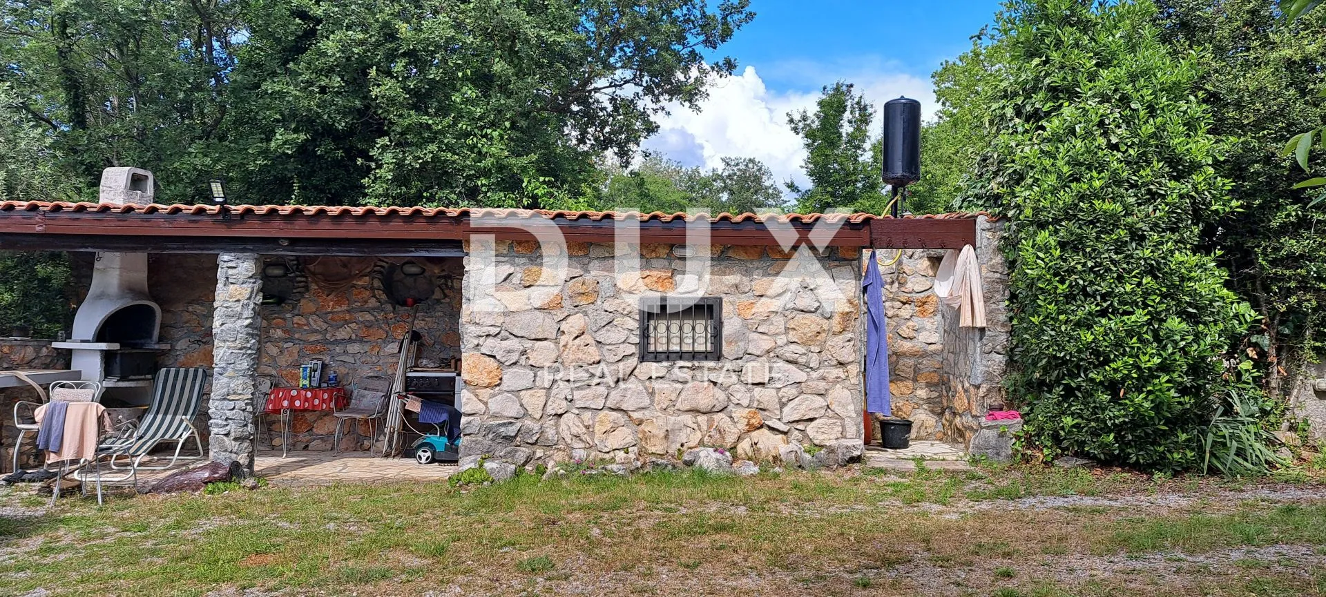 otok krk, linardići - lijepa kuća s pet apartmana - slika 17