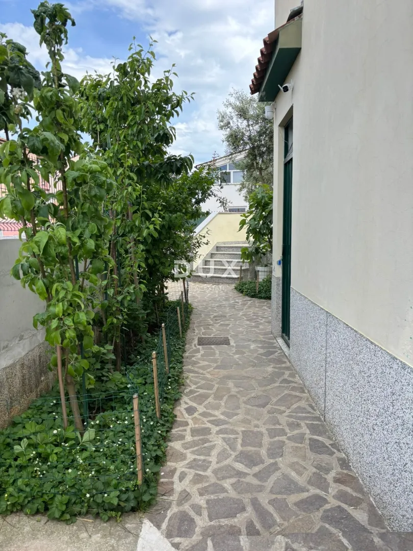 istra, pula - kuća s prostranim stanom, garažom i velikim poslovnim prostorom! - slika 54