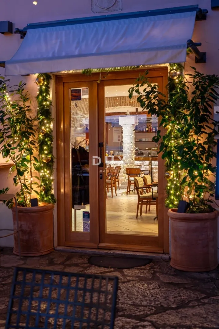šibenik, centar, vrhunski uhodani restaurant, prvi red do mora. - slika 30