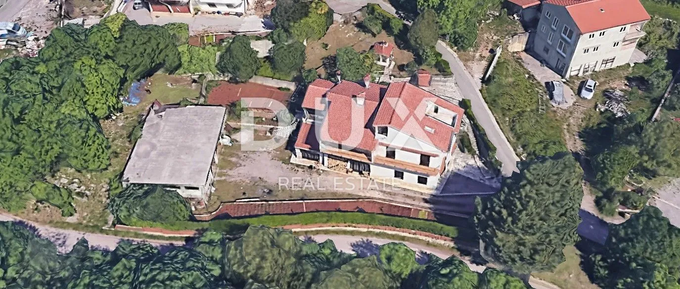 OPATIJA, MATULJI- samostojeća kuća 420m2 + pomoćna zgrada 181m2 + okućnica 1700m2