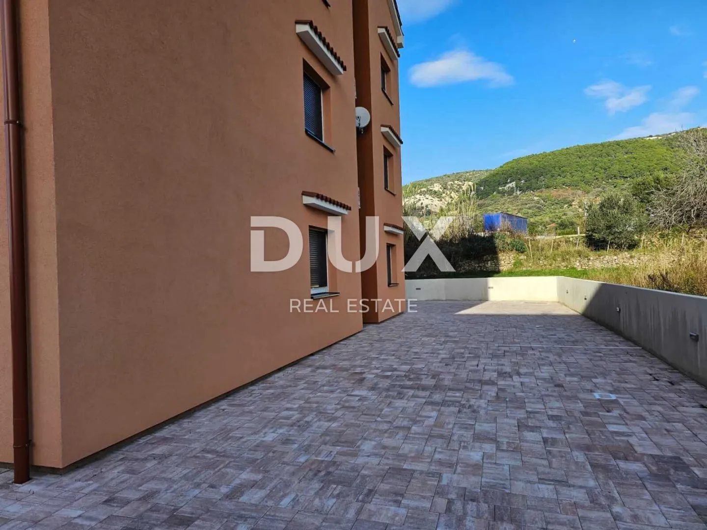 otok rab, banjol - dvoetažni stan s galerijom blizu mora - slika 11