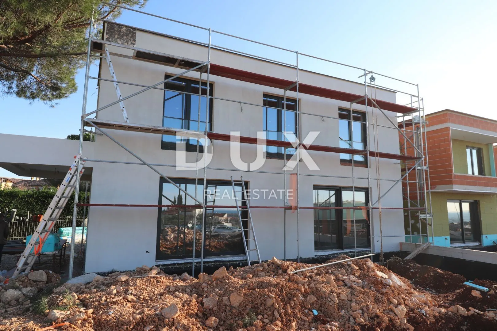 istra, poreč - luksuzna vila sa vrtom i pogledom na more - slika 52