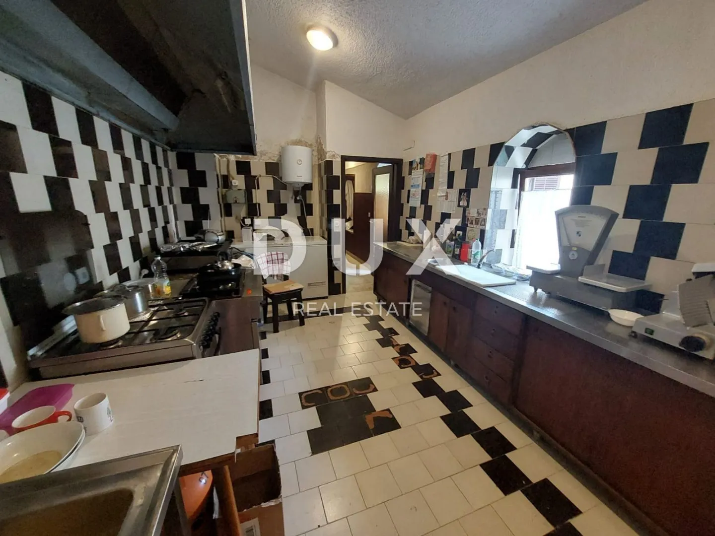 istra, buje - kuća s restoranom u centru buja, pogled na more - slika 22