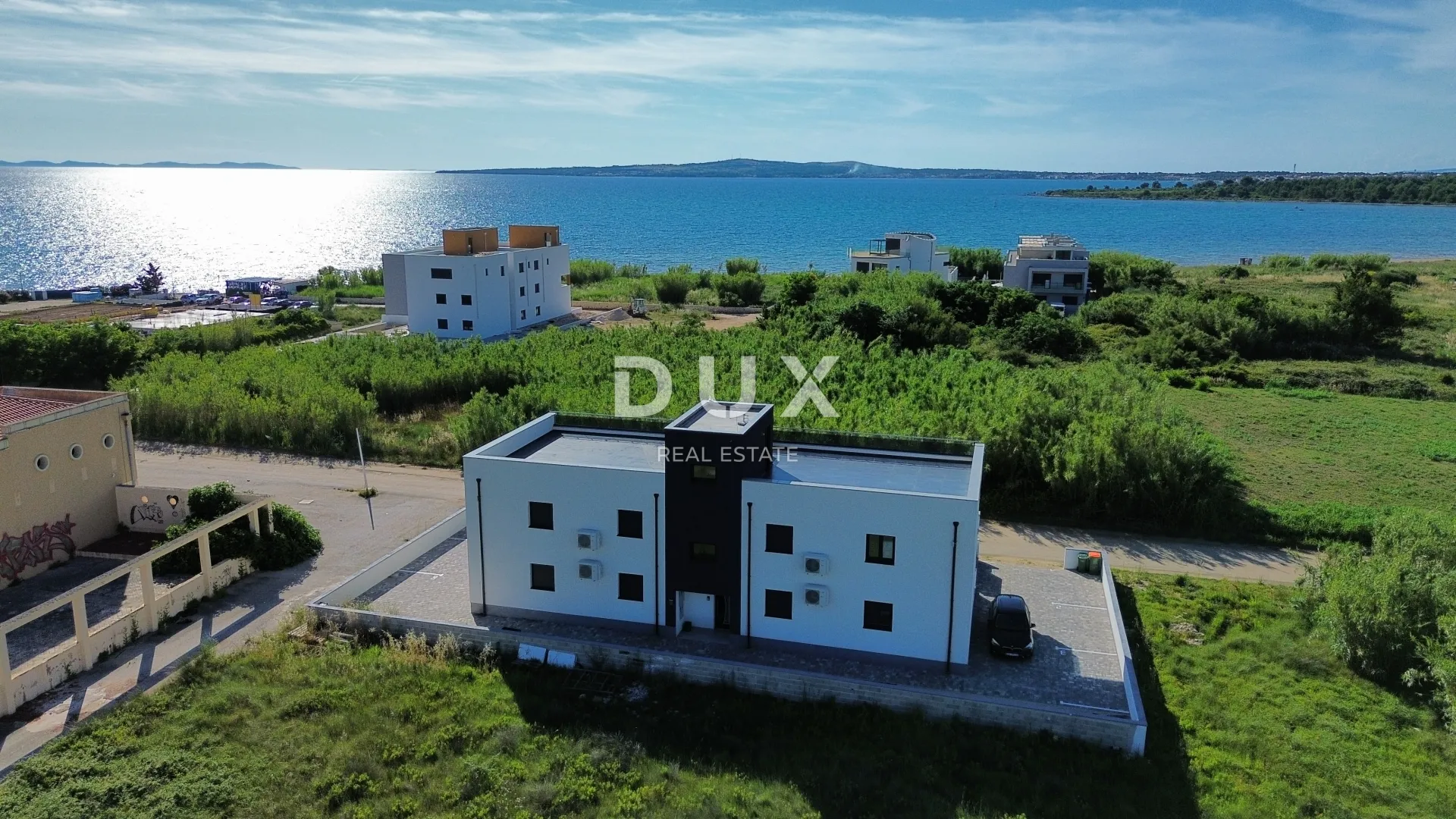 ZADAR, PRIVLAKA - Novogradnja! Vrhunski penthouse samo 140 metara od plaže s neodoljivim pogledom na more! S4