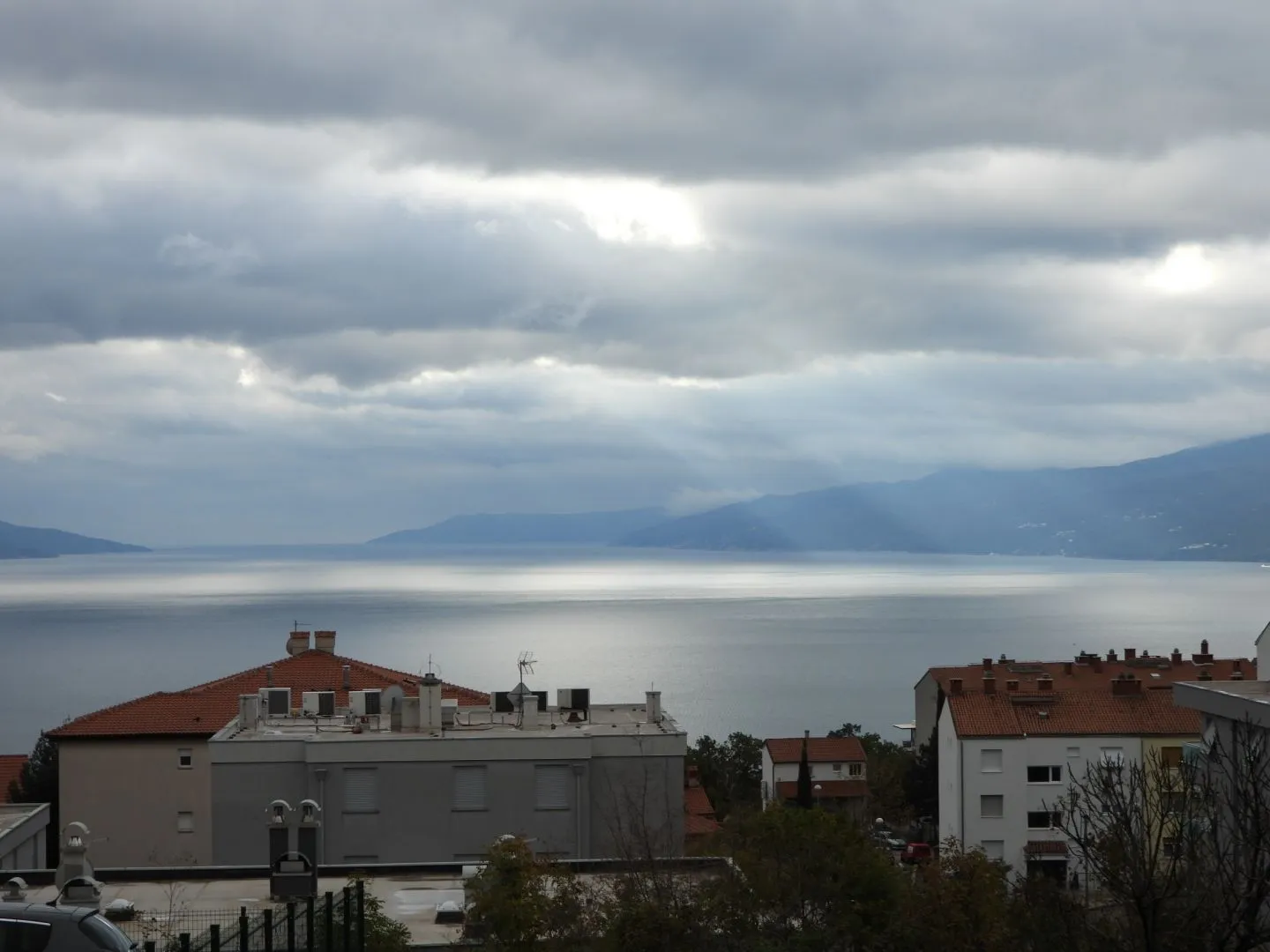 SRDOČI- stan 140m2 DB+3S s panoramskim pogledom na more + okućnica 175m2 za najam - Rijeka