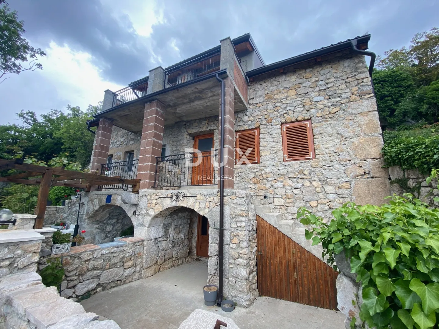 CRIKVENICA, BELGRAD - dva apartmana s pogledom na more + dvorište! PRILIKA! - Grižane, Vinodolska općina