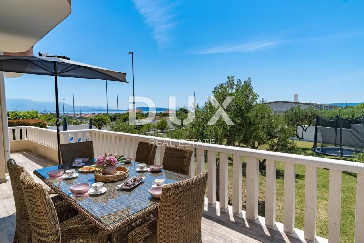 split, kaštel - predivna vila s bazenom i pogledom na more - slika 31