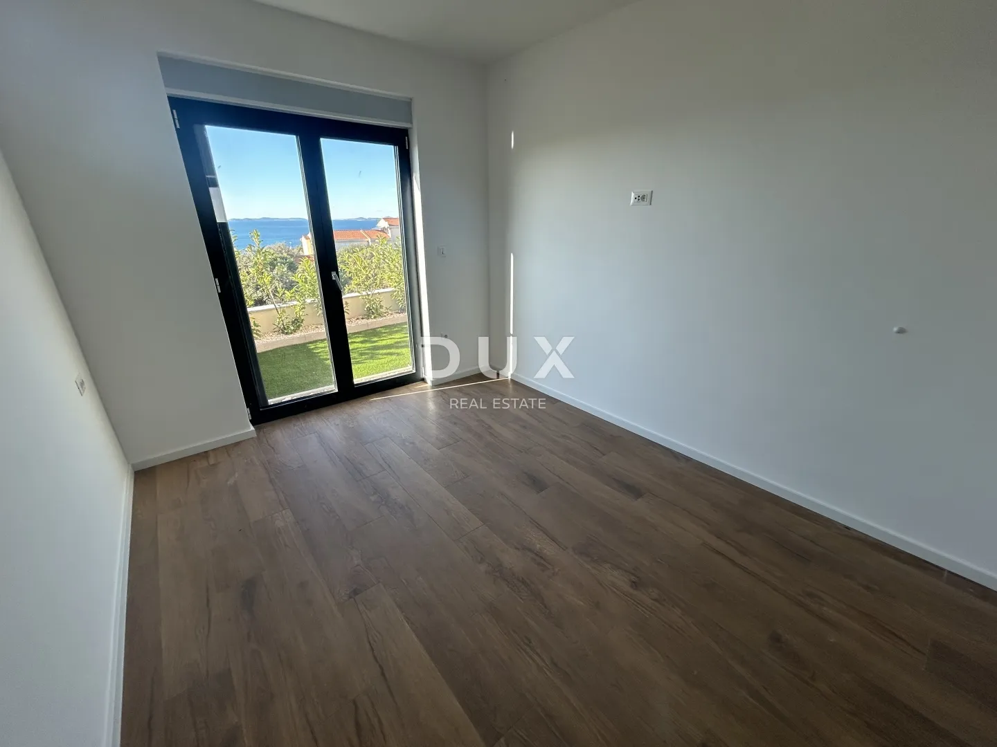 primošten, dolac – stan u prizemlju s vrtom i savršenim pogledom - slika 13