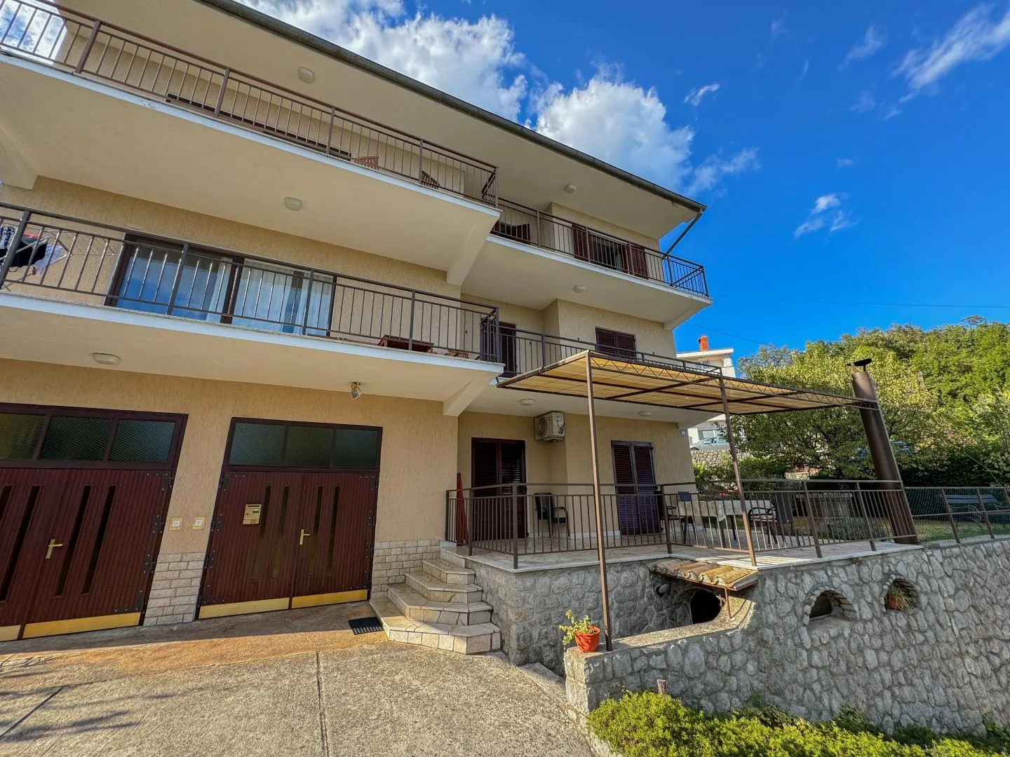 OPATIJA, IČIĆI – kuća blizu marine Ičići za uređivanje, bogata okućnica, panoramski pogled na more, garaže - Ičići, Opatija