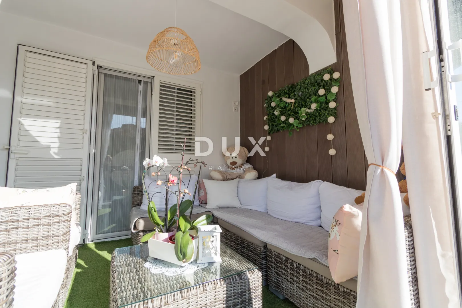 vodice, vila sa 7 apartmana i bazenom - slika 40