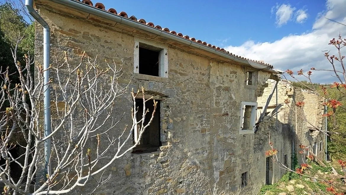 istra, oprtalj - kamena starina s panoramskim pogledom na zelenilo - slika 9