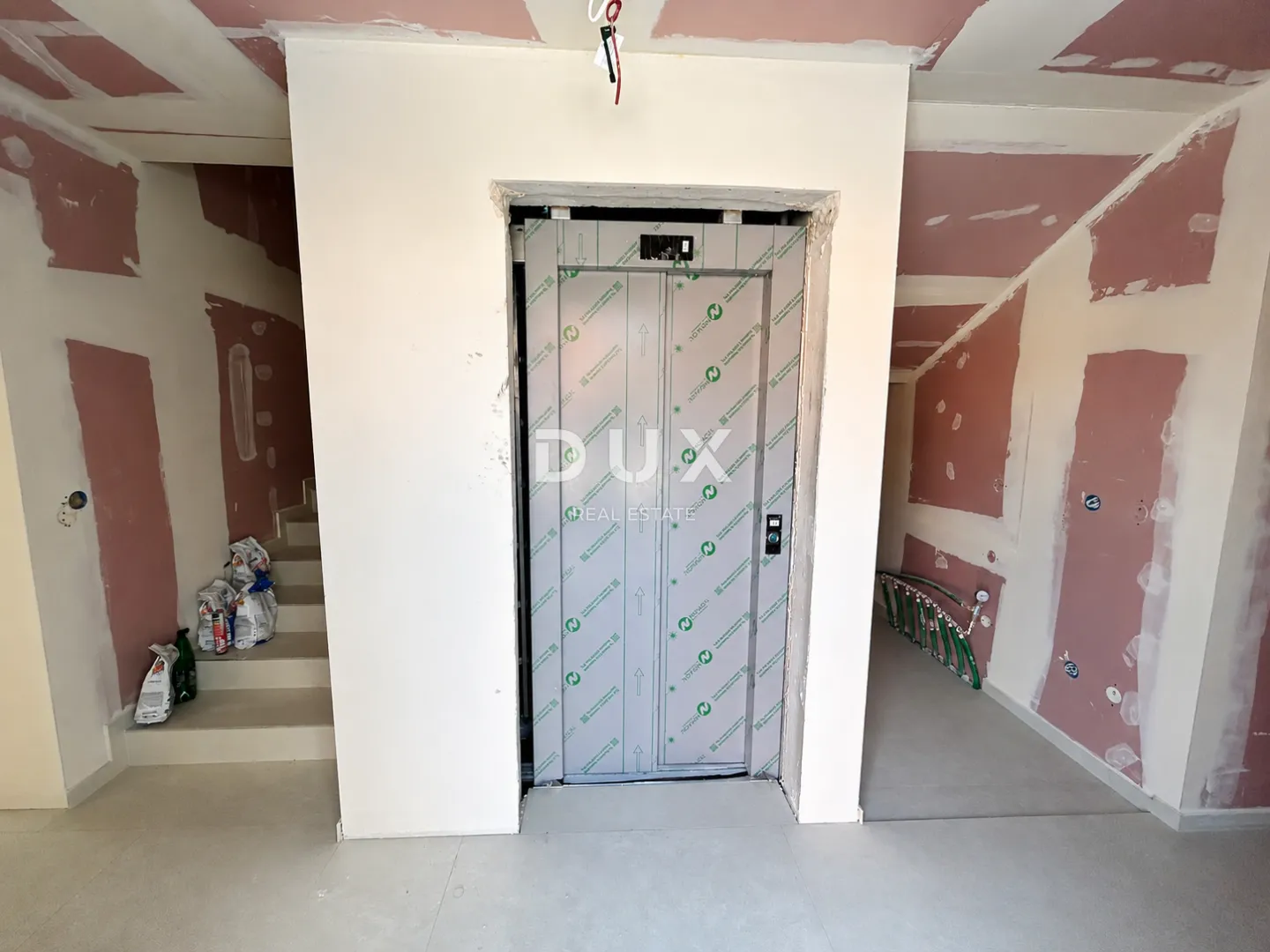 vodice, srima – penthouse s liftom, krovna terasa 109 m², 70m od plaže - slika 35