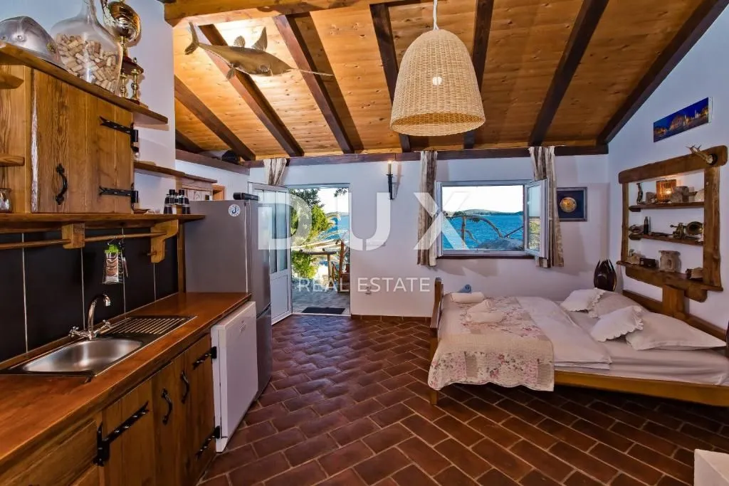 otok hvar - vila u gradu hvaru prvi red do mora - slika 33