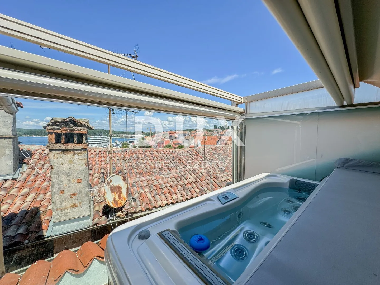 rovinj, centar – vrhunsko uređeni objekt u srcu rovinja s krovnom terasom, pogled, jacuzzi - slika 8