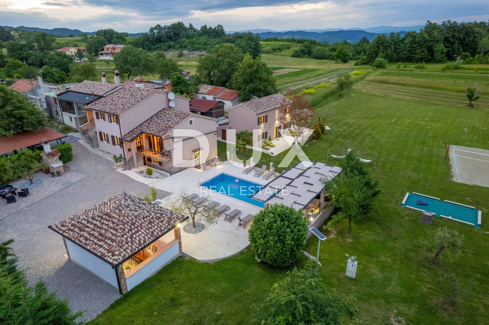 istra, pićan - romantično imanje s tri vile - slika 40