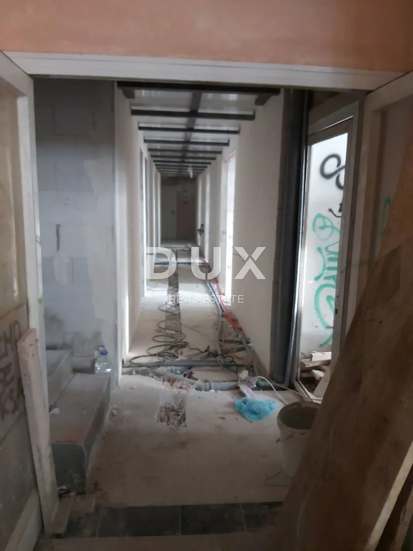 istra, pula - 12 studio apartmana i stan 80m2 u centru grada - slika 7