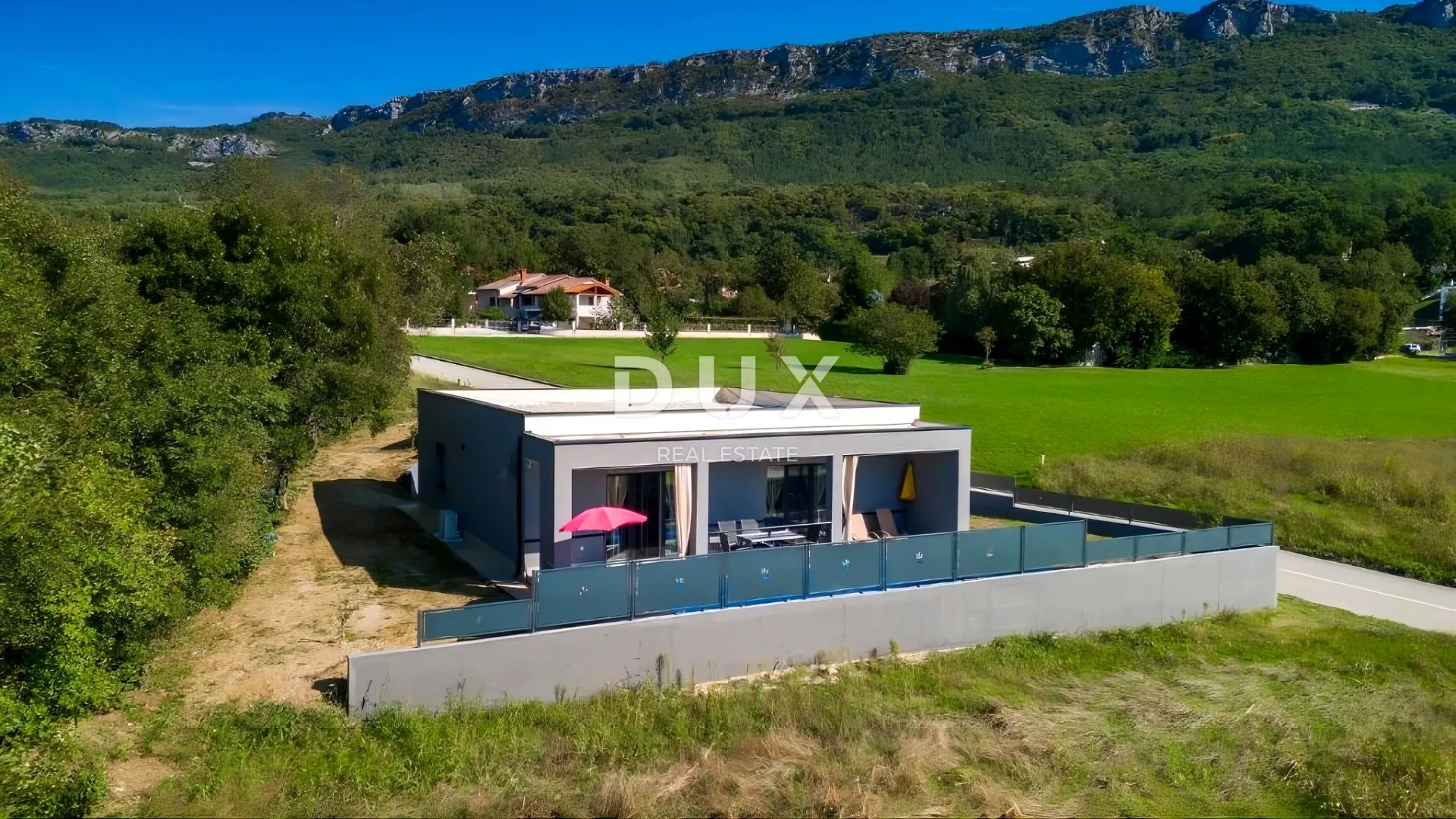 istra, buzet - kuća s bazenom - slika 1