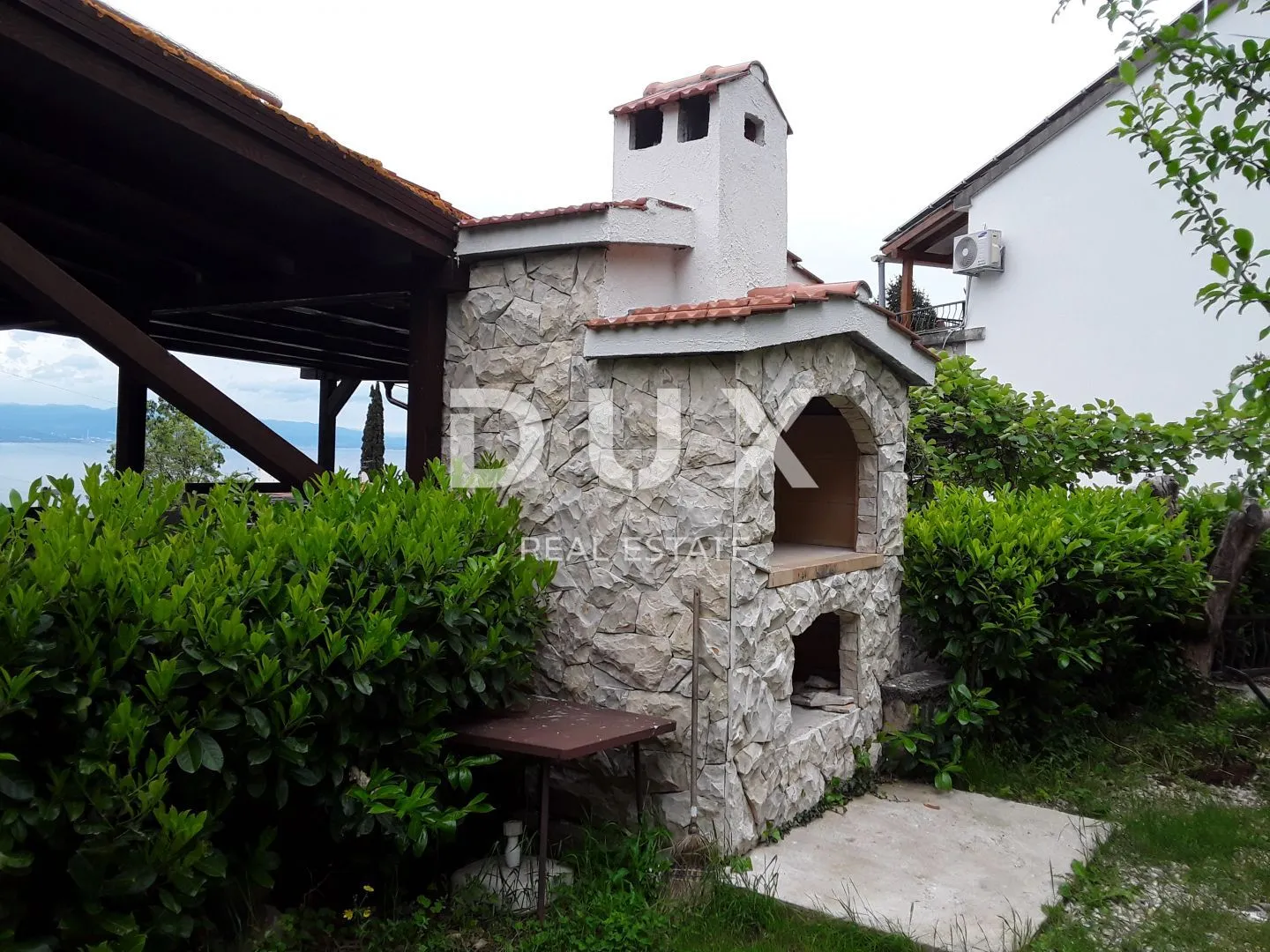 lovran - turistički objekt s 8 apartmana i 1300m2 okućnice - slika 3