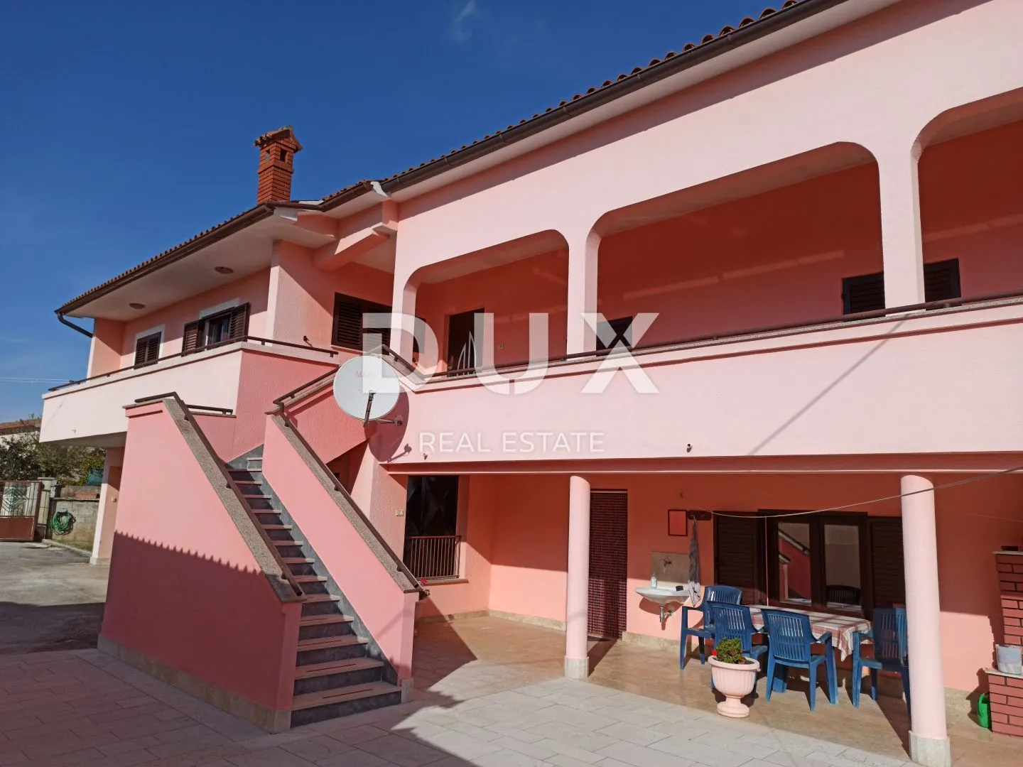 istra, svetvinčenat - obiteljska kuća s dva apartmana - slika 2