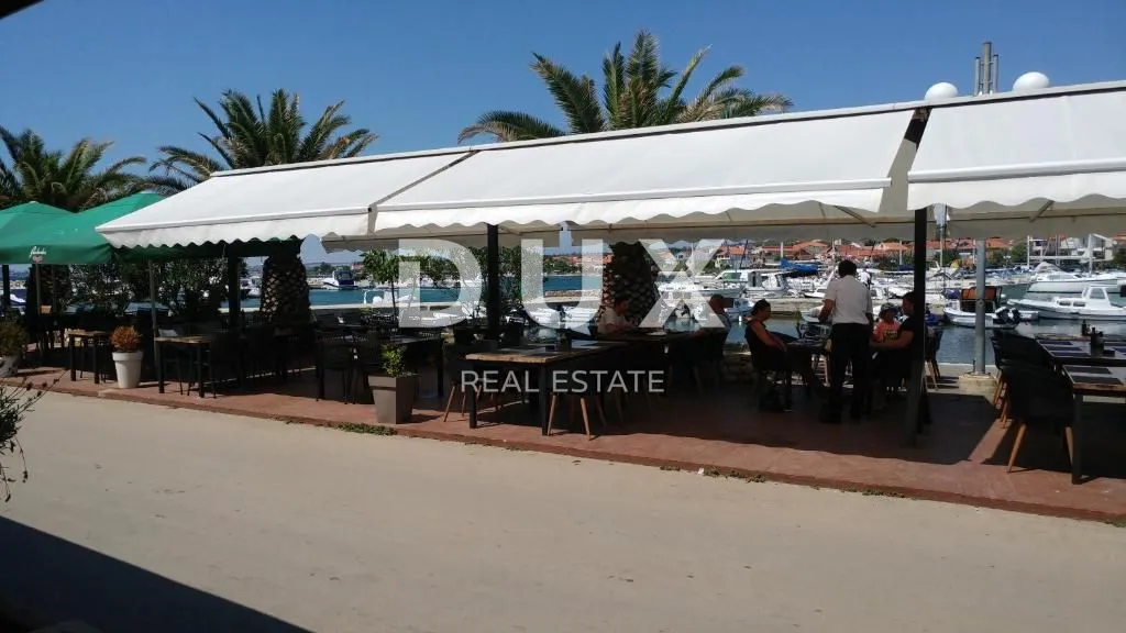 bibinje, zadar - top lokacija! uhodani restoran s apartmanima 1. red do mora - slika 2