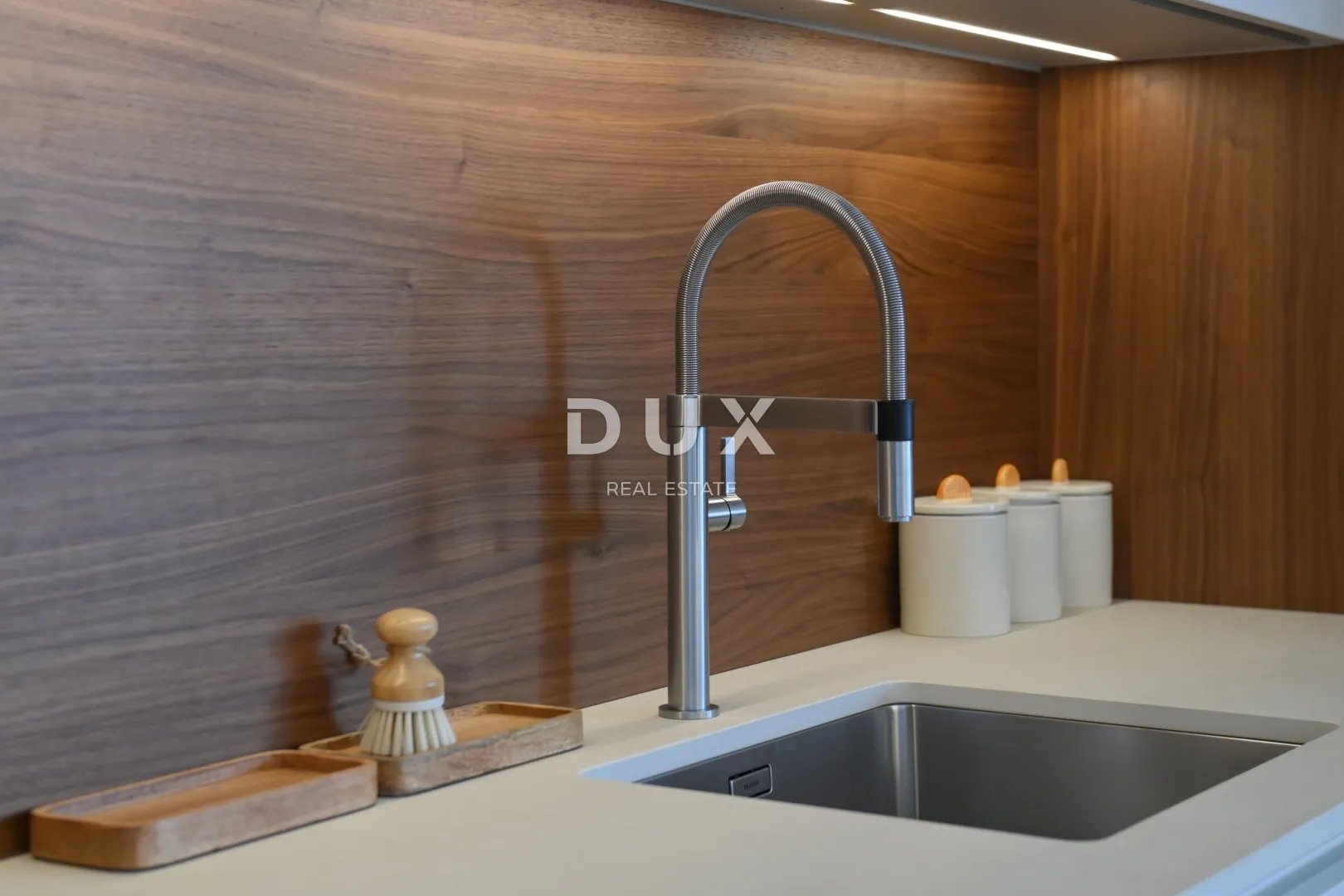 opatija, centar - dizajnerski penthouse s jacuzzijem i pogledom na more - slika 4