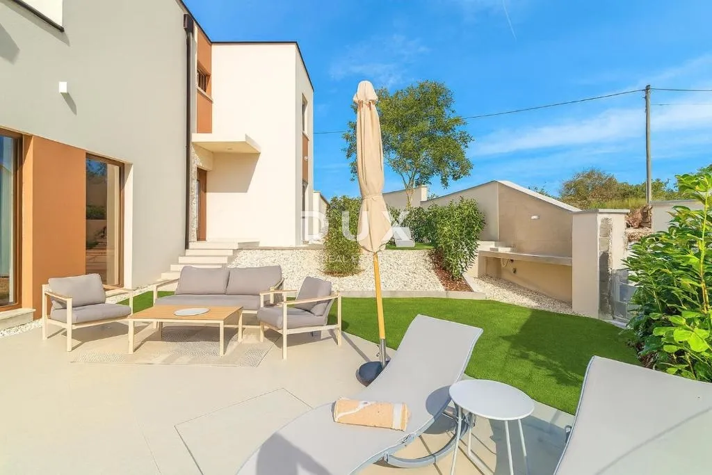 istra, svetvinčenat - moderno uređena vila s bazenom - slika 10