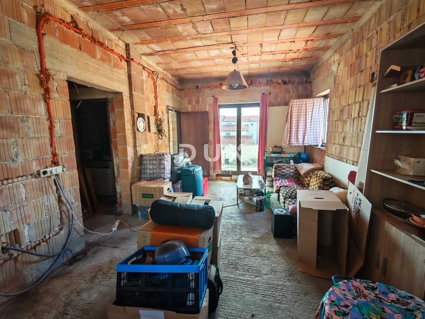 istra, pula - kuća 250m2, 700m od mora - slika 12