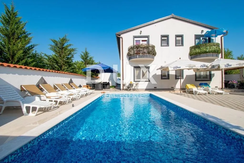 istra, pula prekrasna apartmanska kuća! - slika 3