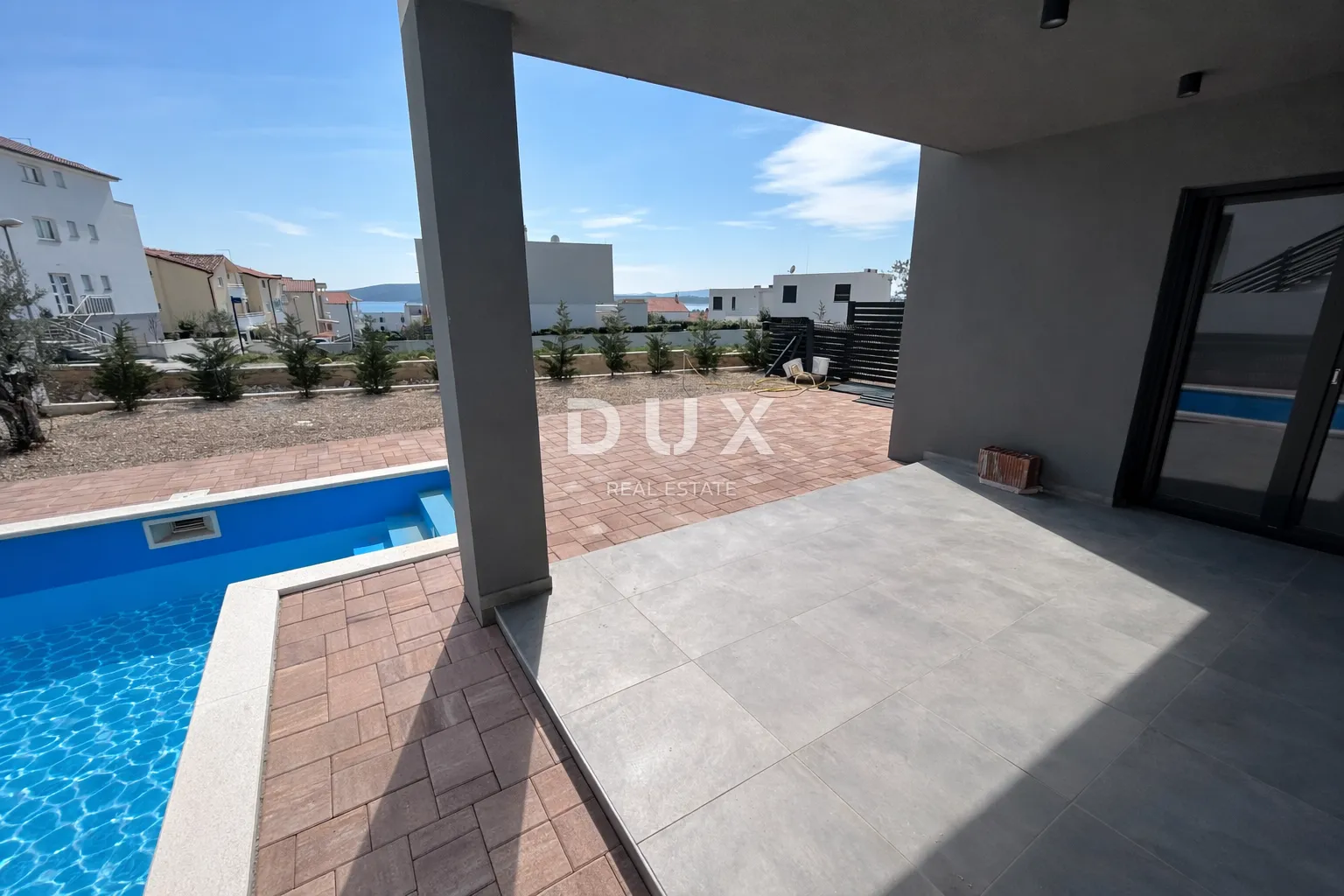 šibenik, vodice – duplex s bazenom i trajnim, otvorenim pogledom - slika 13