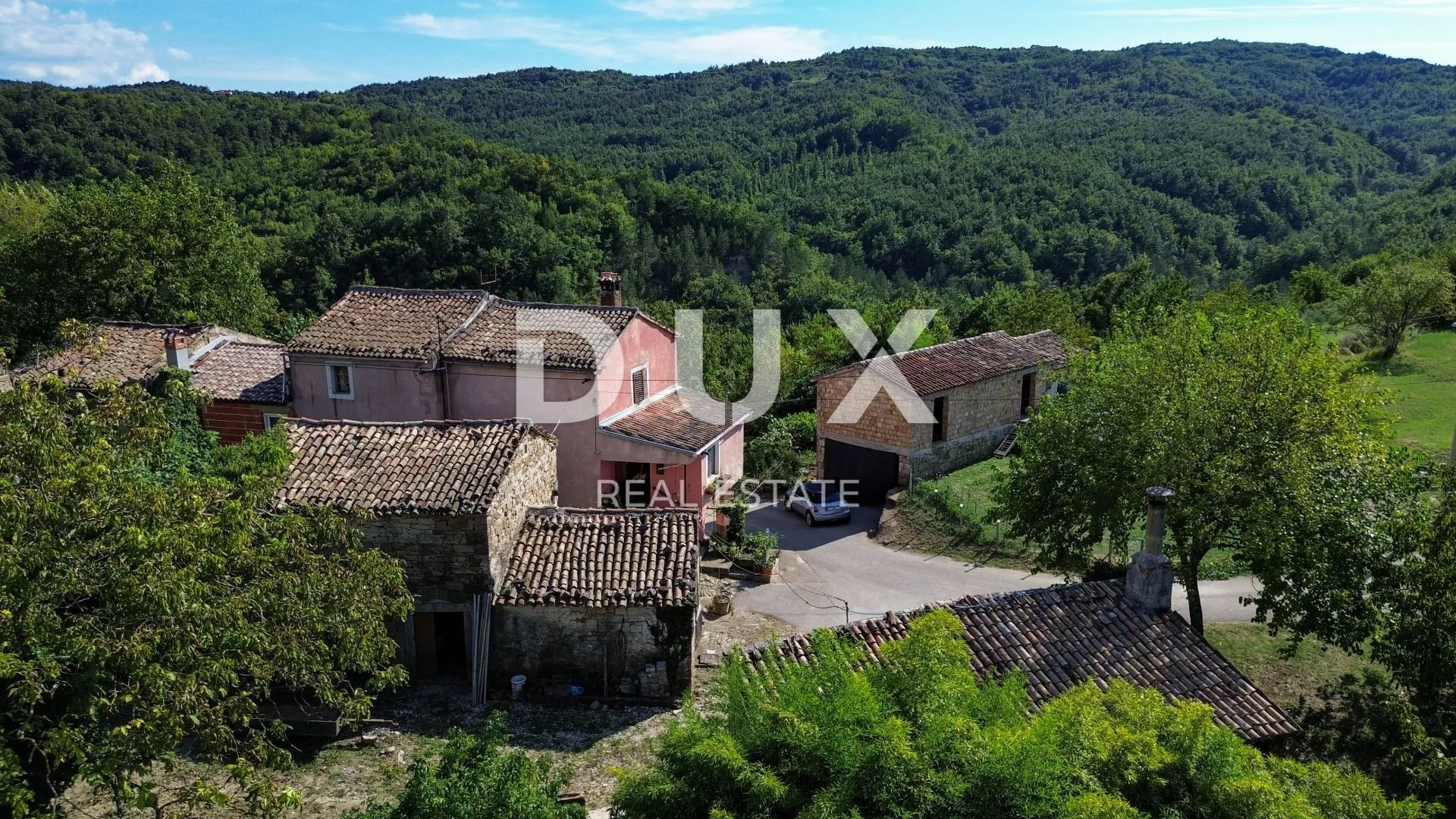 ISTRA, HUM - Idilično imanje s velikim poslovnim potencijalom - Hum, Buzet