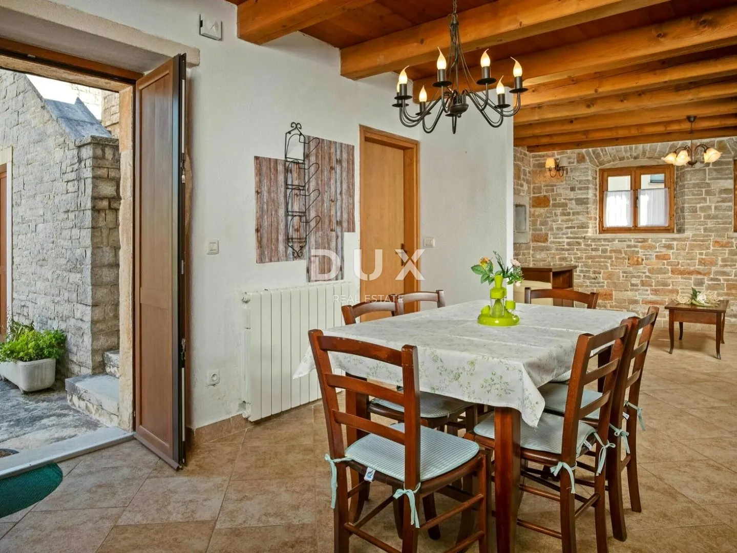 istra, tinjan - kamena autohtona vila - slika 52