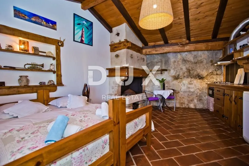 otok hvar - vila u gradu hvaru prvi red do mora - slika 15