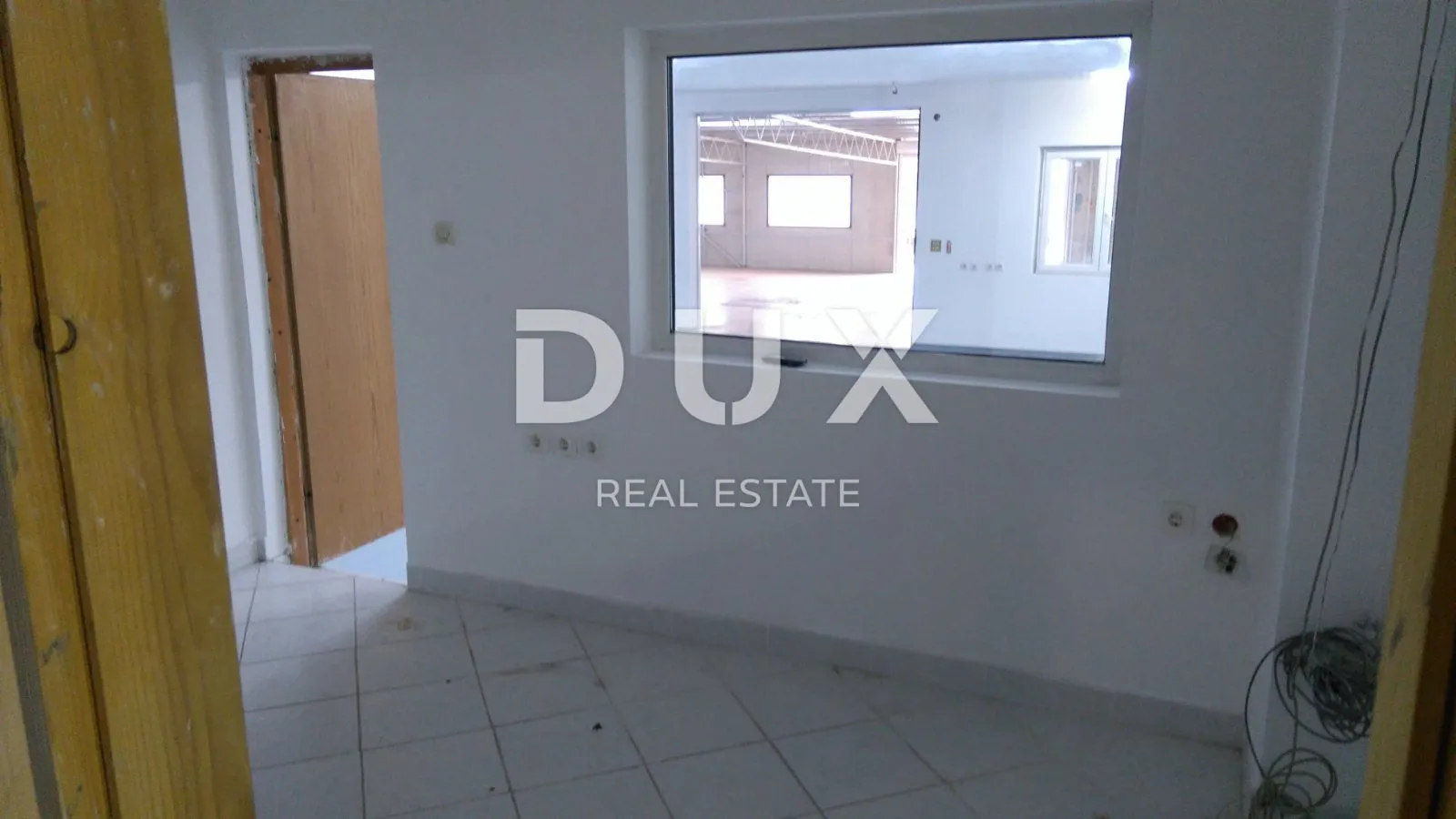 istra, pula - velika obiteljska kuća s 2 apartmana, konobom i garažom - slika 43