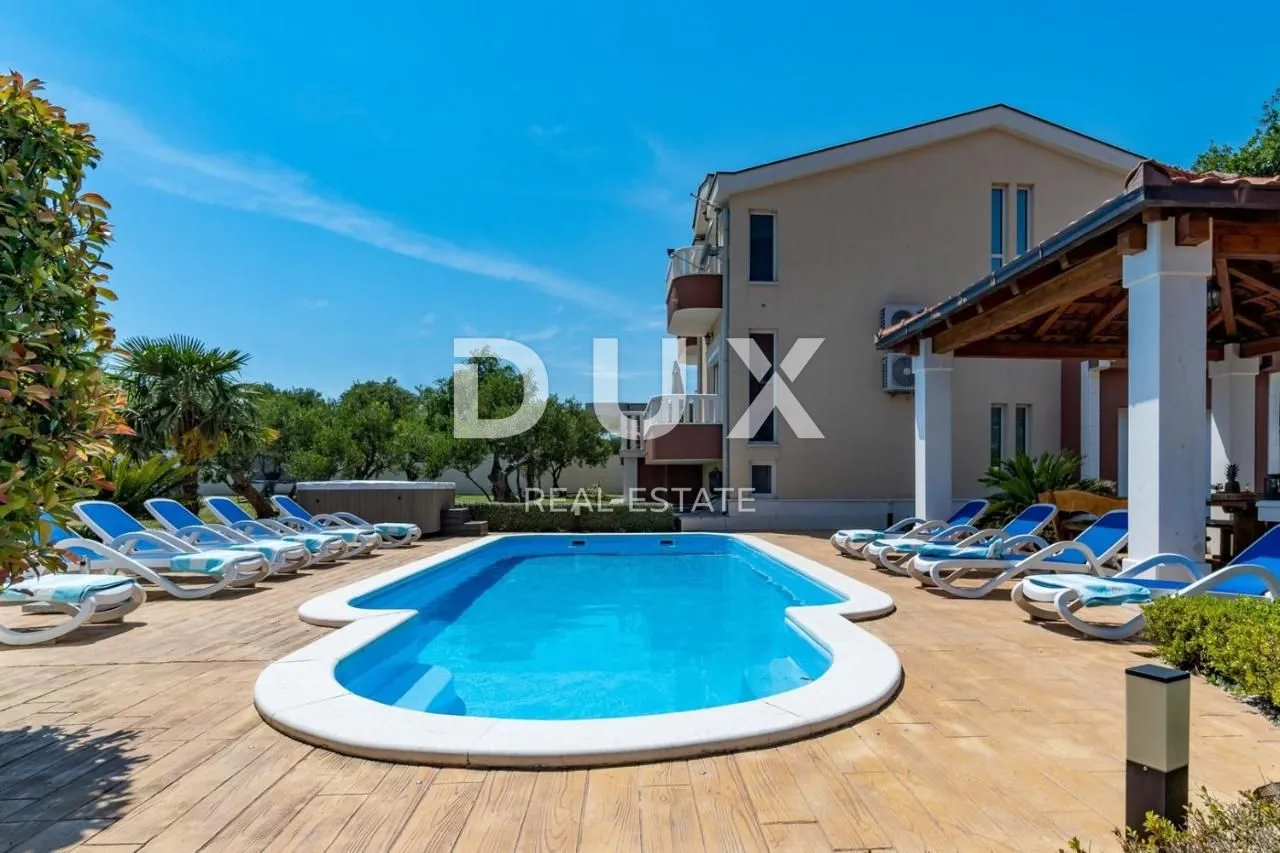 split, kaštel - predivna vila s bazenom i pogledom na more - slika 37