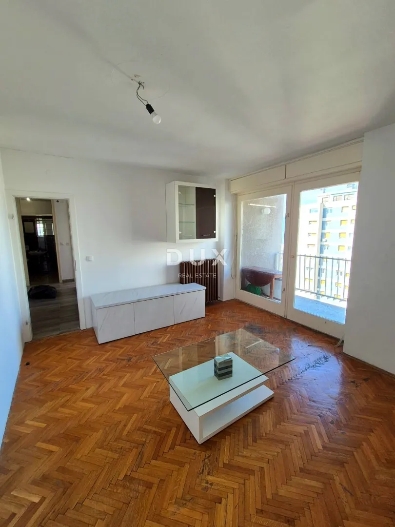 RIJEKA, KRIMEJA - PRILIKA 3SKL s lođom i pogledom na more