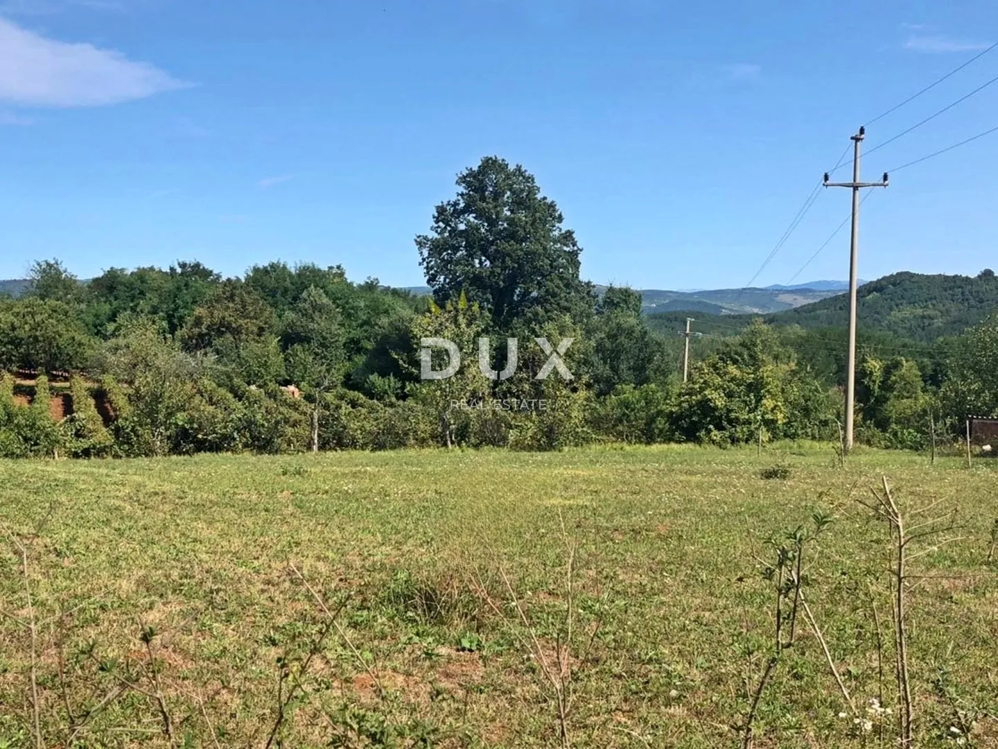 ISTRA, MOTOVUN - Zemljište s građevinskom dozvolom