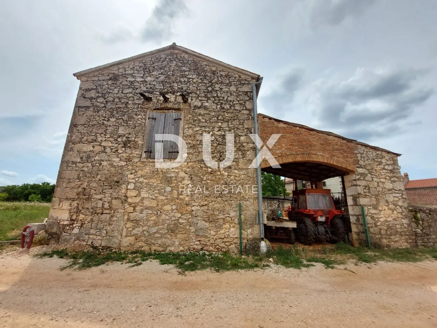 istra, brtonigla - kamena kuća s velikom okućnicom - slika 19