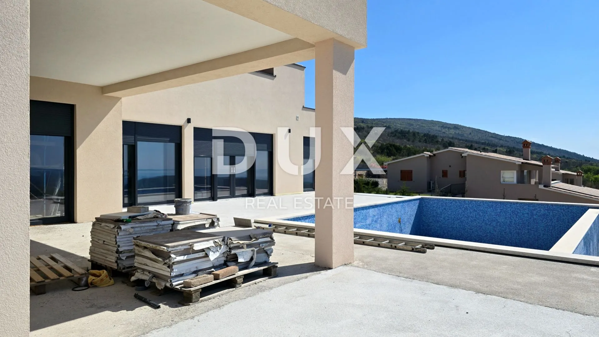 istra, rabac - vila s bazenom i pogledom na more - slika 9