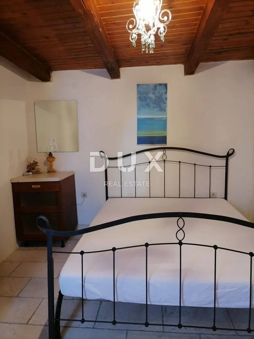 otok šolta - prekrasna kamena kuća s pogledom na more - slika 14