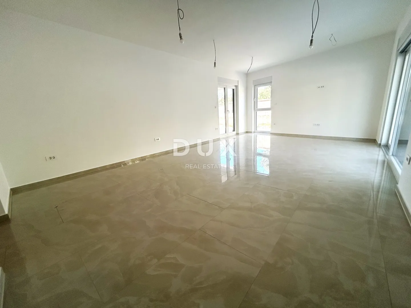 šibenik, vodice – prizemlje s terasama okruženo vrtom, novogradnja - slika 4