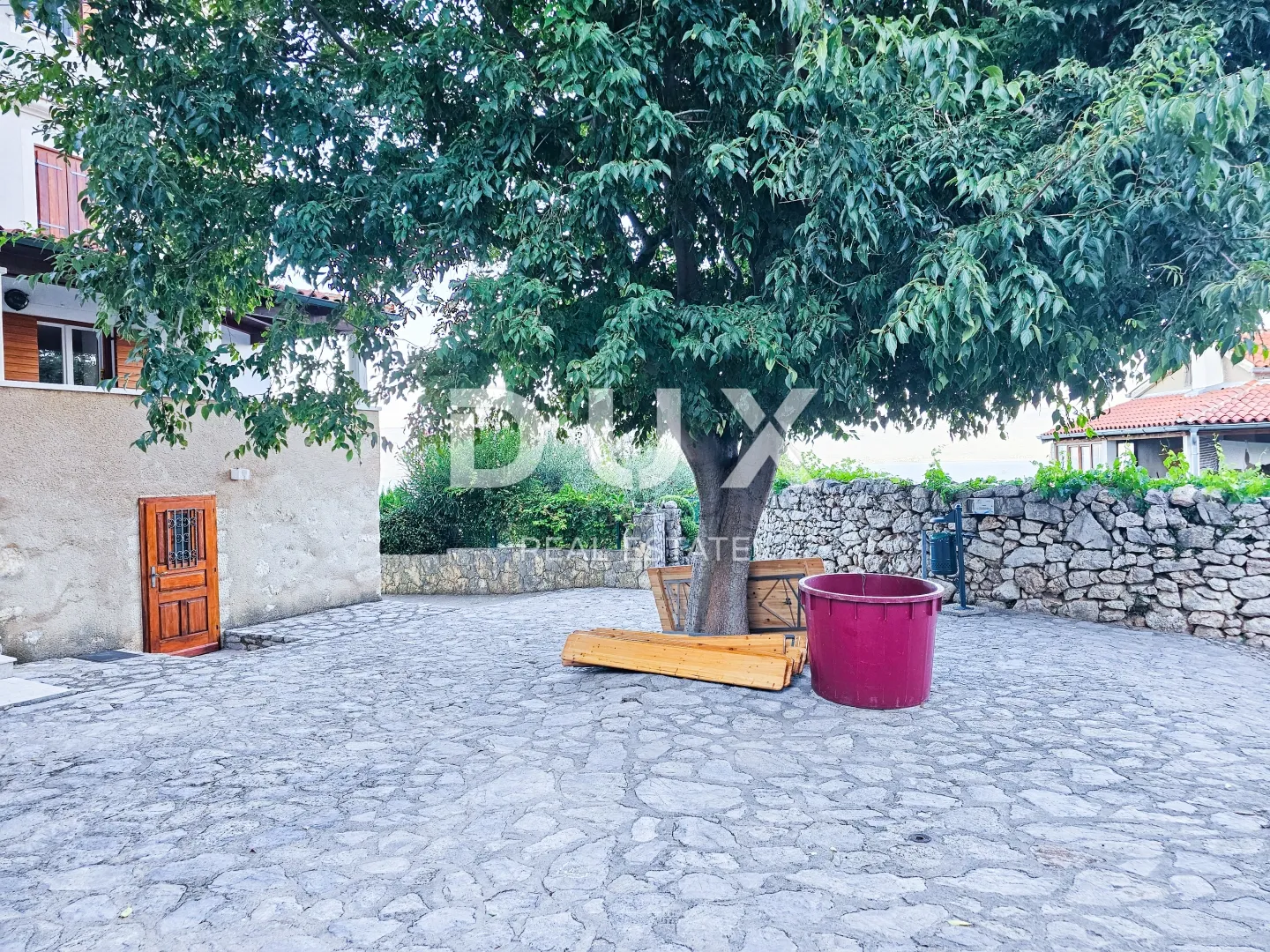 otok krk, vrbnik - kamena kuća u staroj jezgri. prilika! - slika 18