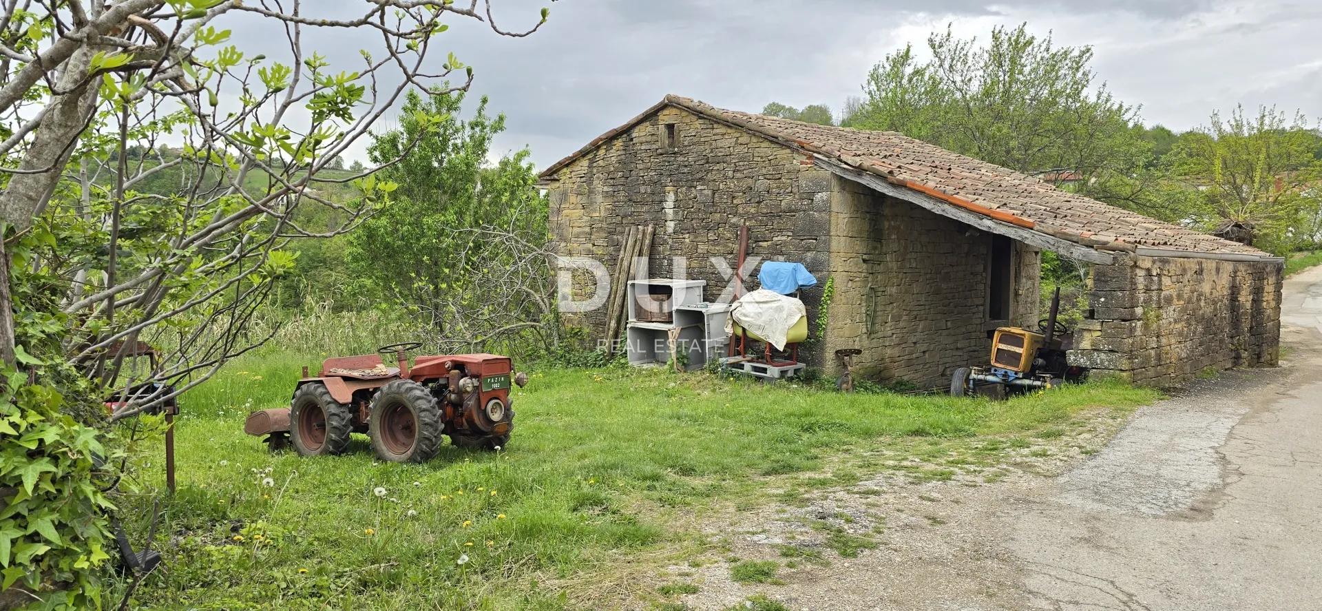 istra, motovun - kamena kuća s pogledom za adaptaciju - slika 14