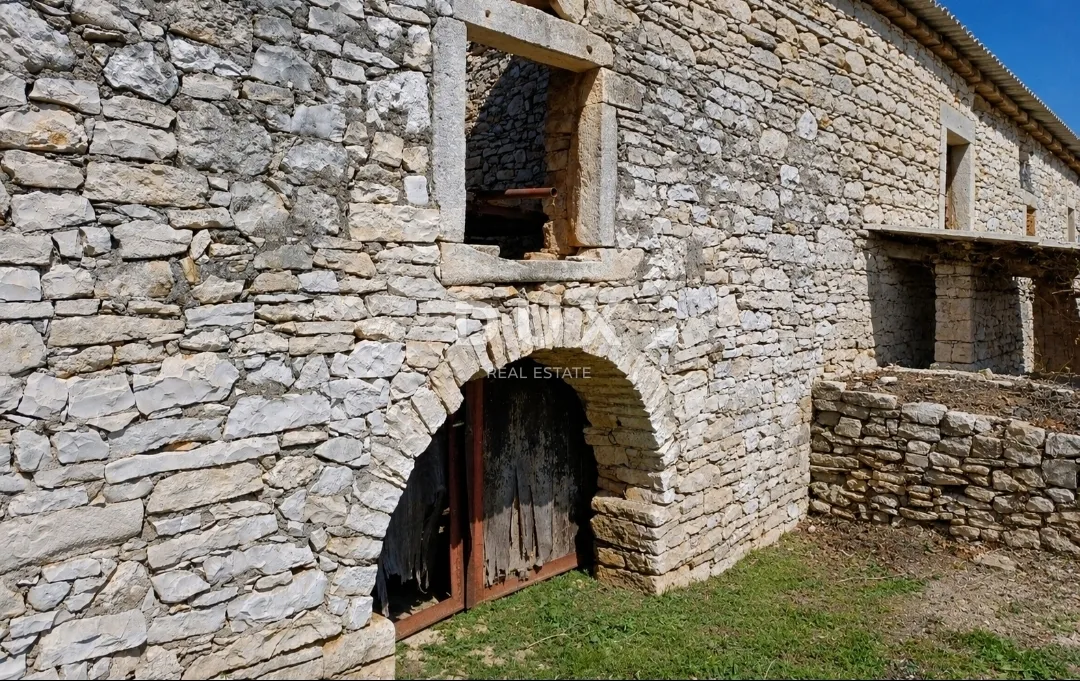 Šišan, Ušići Dvori, kuća, 80 m2, ruševina, građevinski teren - Šišan, Ližnjan