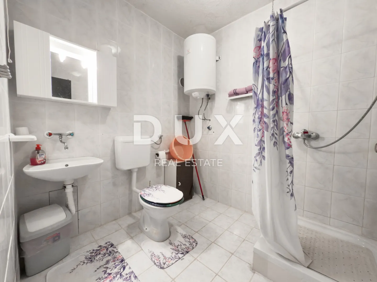 otok krk, baška - kuća s 5 apartmana i velikom okućnicom - slika 31